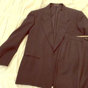 40R Giorgio Armani suit 32x32 navy w/pin stripes